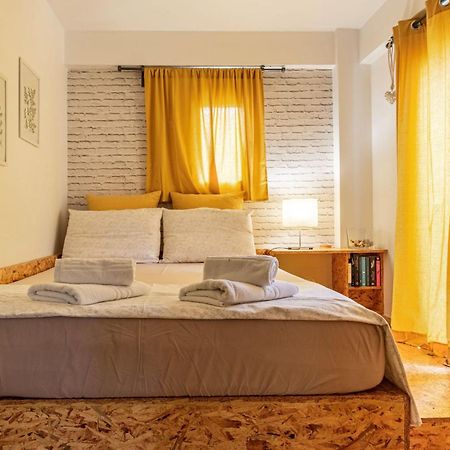 Downtown Central Suite With Private Parking Каламата Екстер'єр фото