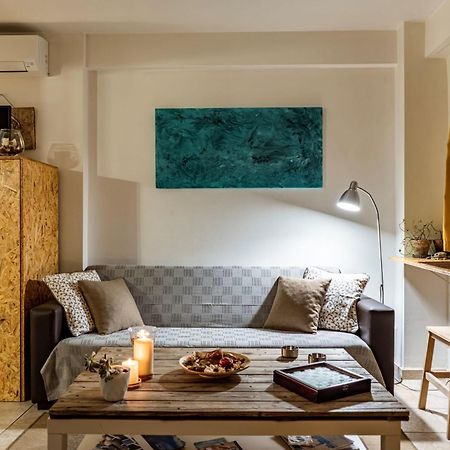 Downtown Central Suite With Private Parking Каламата Екстер'єр фото