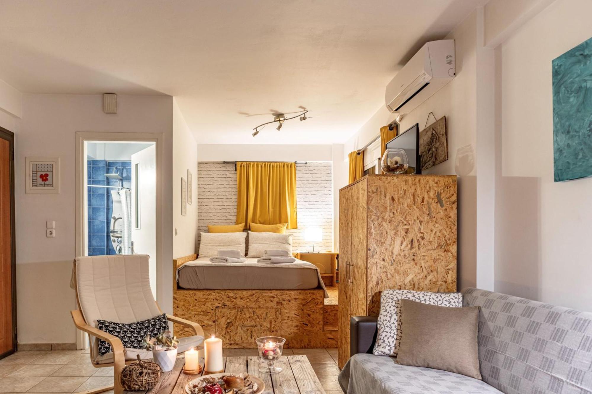 Downtown Central Suite With Private Parking Каламата Екстер'єр фото